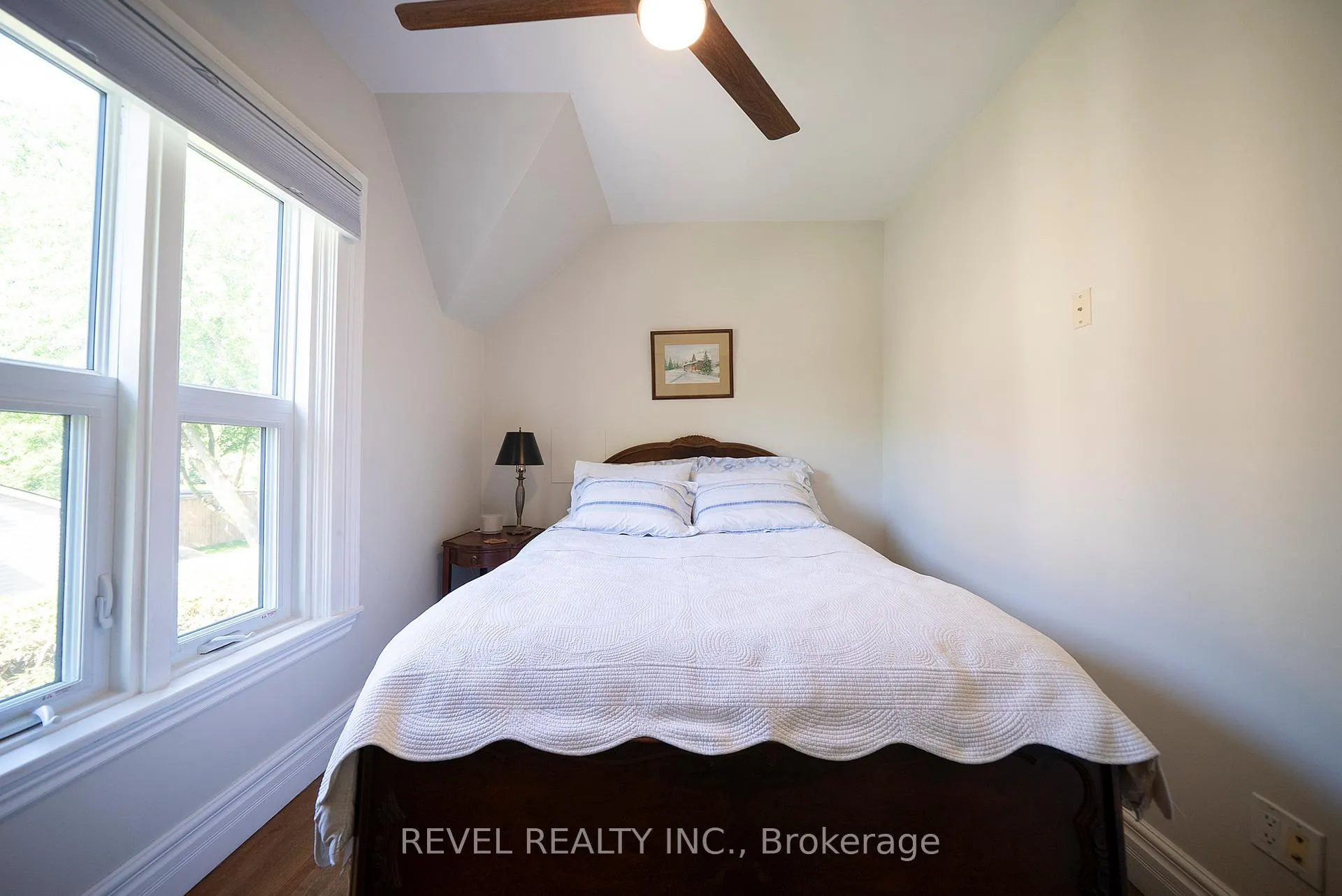 Photo 38 of 11 Chestnut Avenue, Brantford, Lansdowne — HOMEH