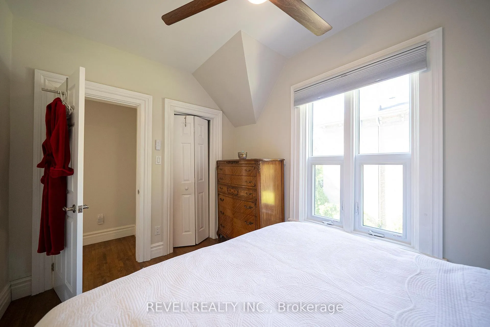 Photo 39 of 11 Chestnut Avenue, Brantford, Lansdowne — HOMEH