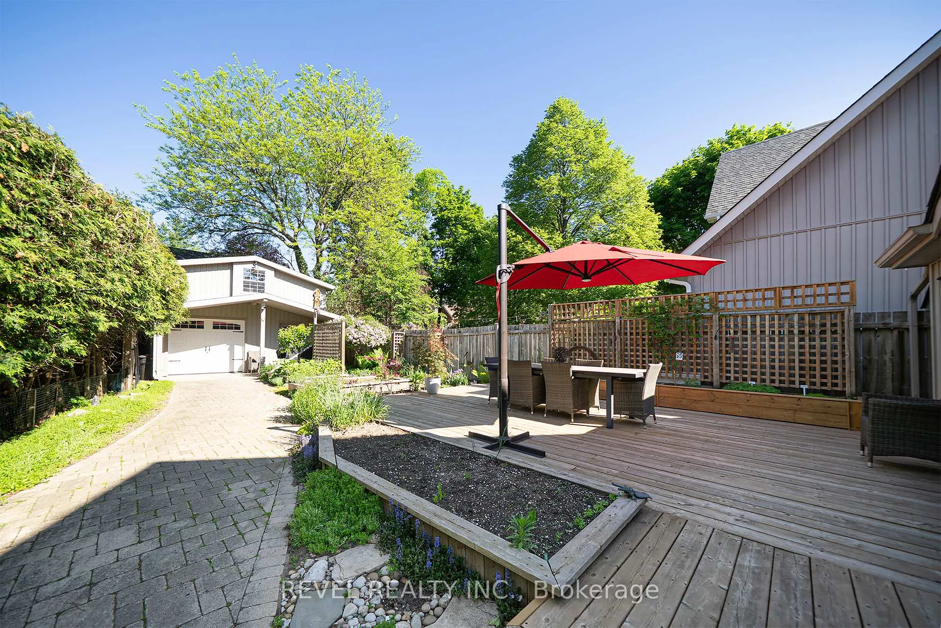 Photo 42 of 11 Chestnut Avenue, Brantford, Lansdowne — HOMEH
