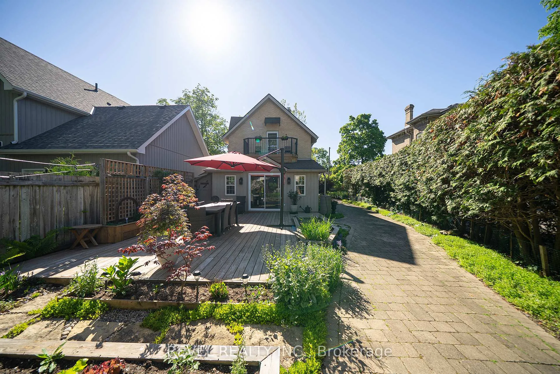 Photo 44 of 11 Chestnut Avenue, Brantford, Lansdowne — HOMEH