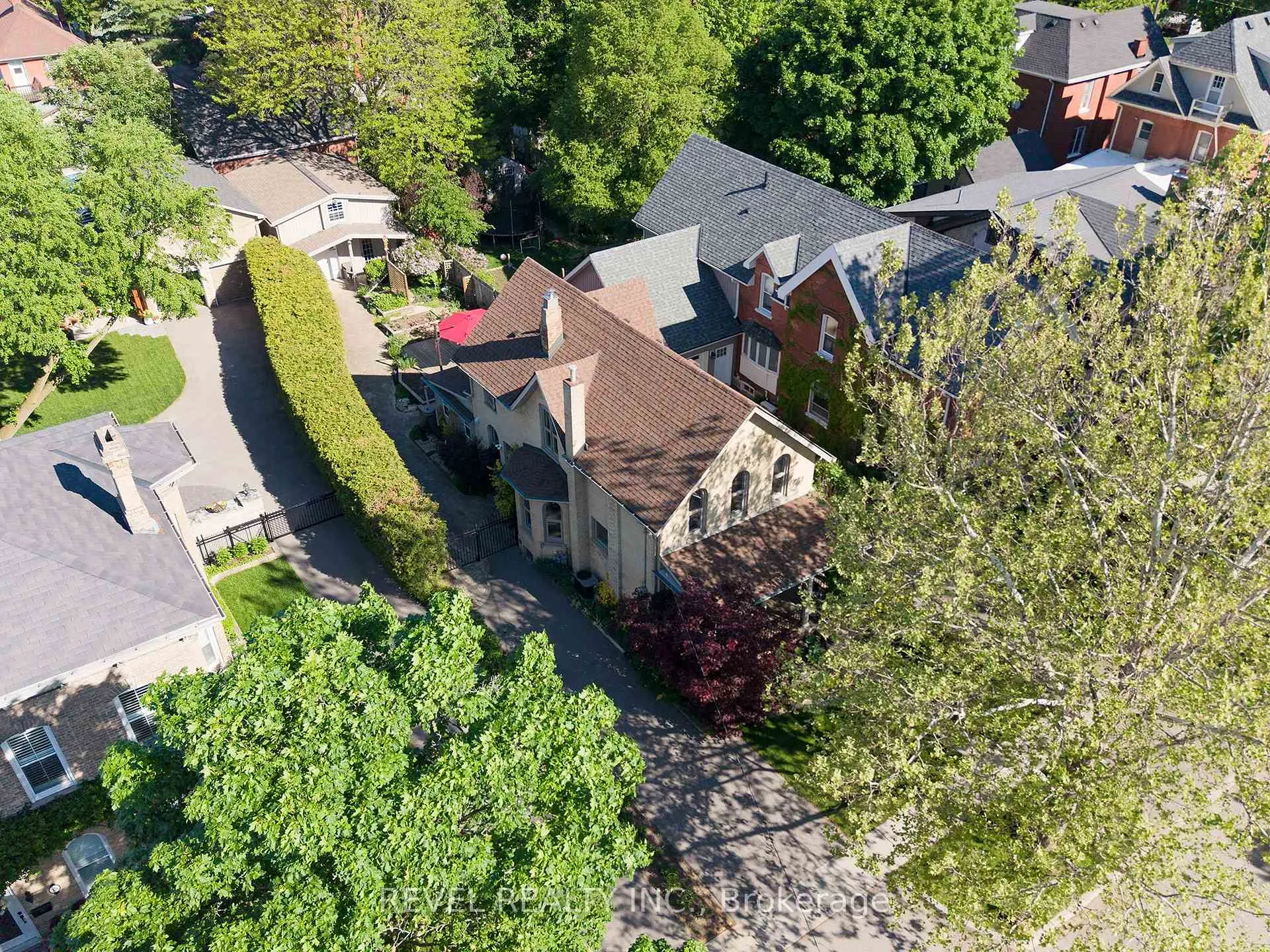 Photo 45 of 11 Chestnut Avenue, Brantford, Lansdowne — HOMEH