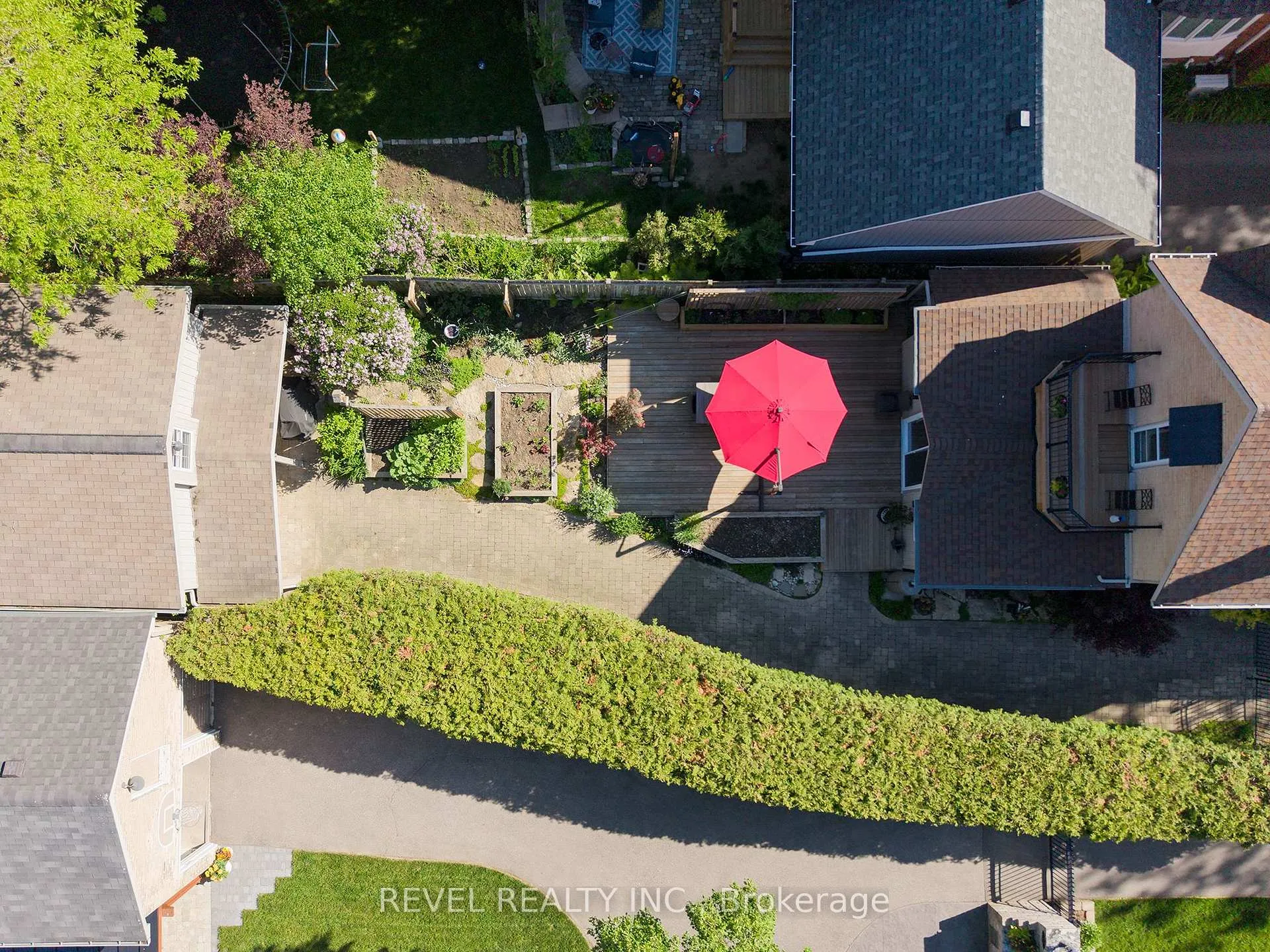 Photo 46 of 11 Chestnut Avenue, Brantford, Lansdowne — HOMEH