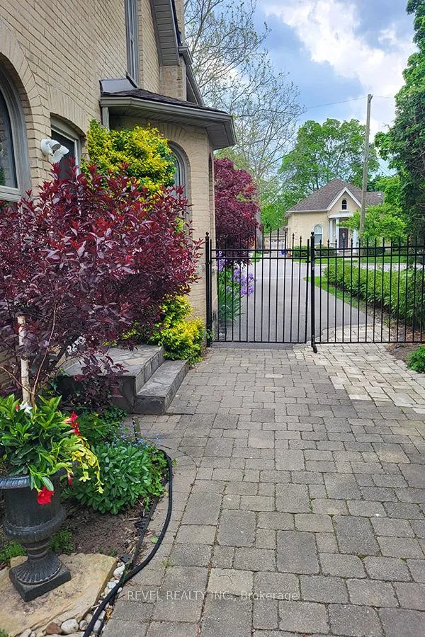 Photo 50 of 11 Chestnut Avenue, Brantford, Lansdowne — HOMEH