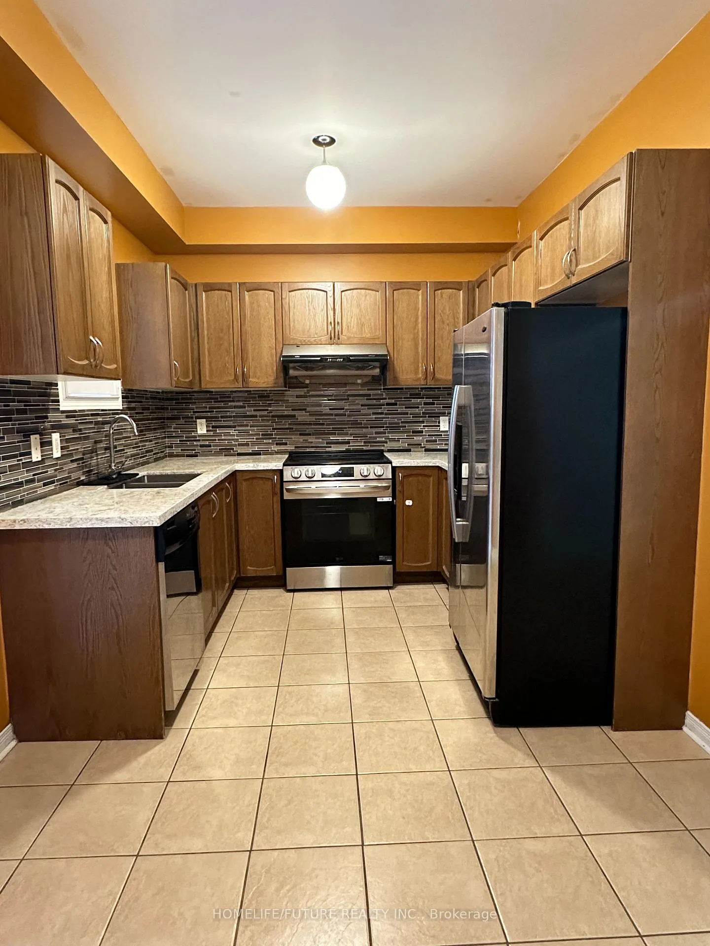 Photo 2 of Unit Main, 83 Jack Monkman Crescent, Markham, Cedarwood — HOMEH