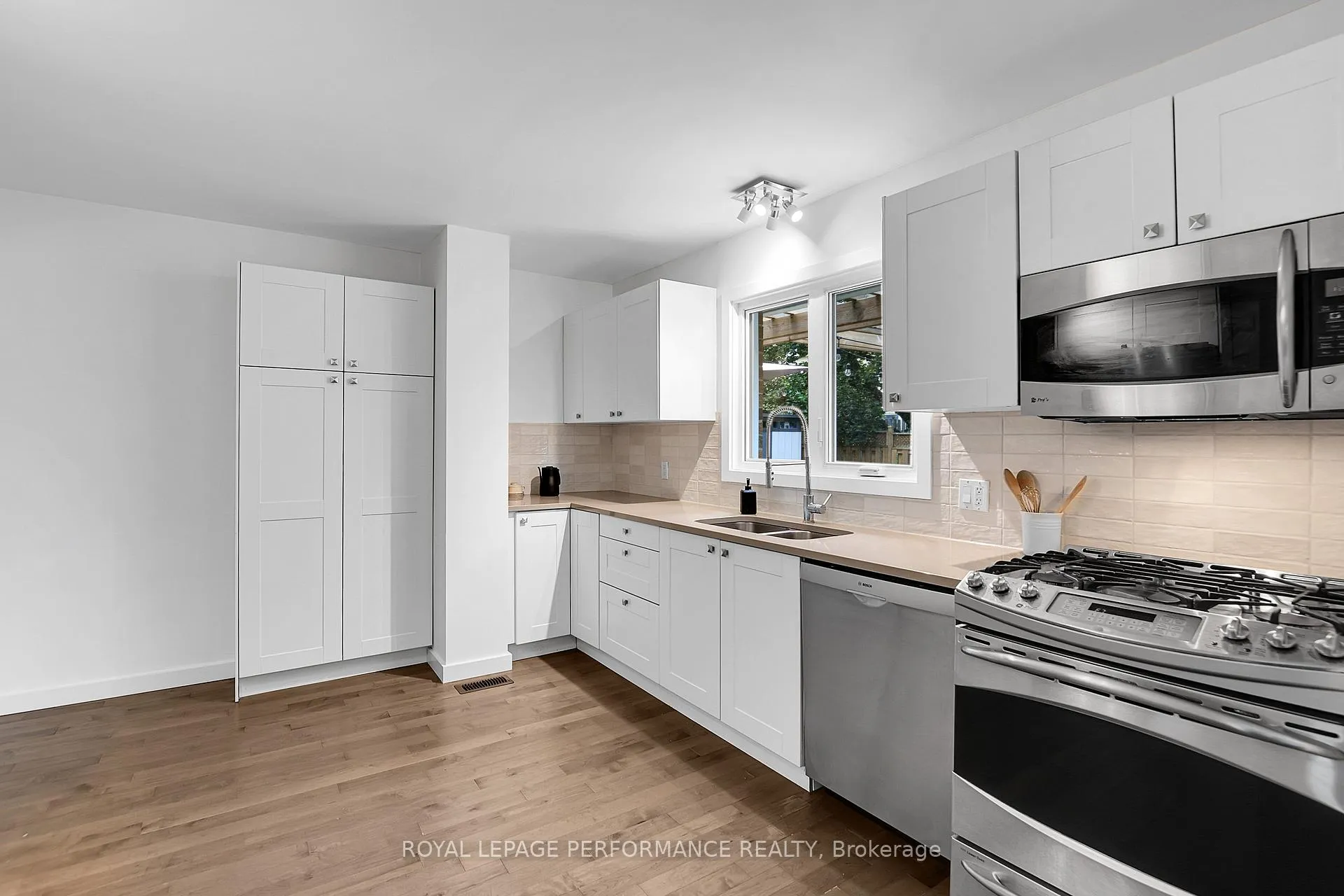 Photo 13 of 69 Hawk Crescent, Ottawa, Hunt Club/Western Community — HOMEH