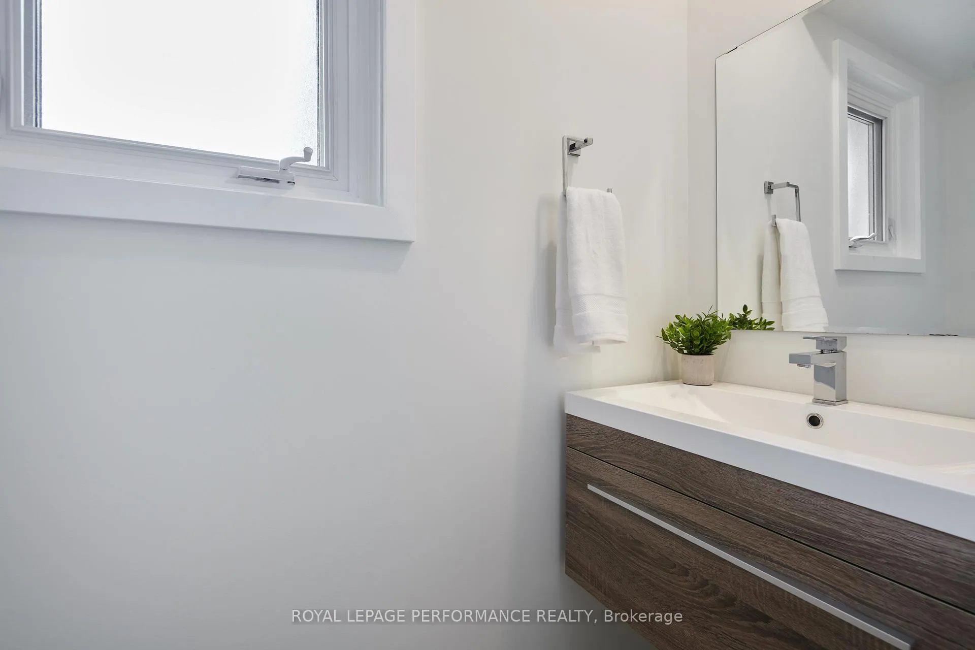 Photo 16 of 69 Hawk Crescent, Ottawa, Hunt Club/Western Community — HOMEH