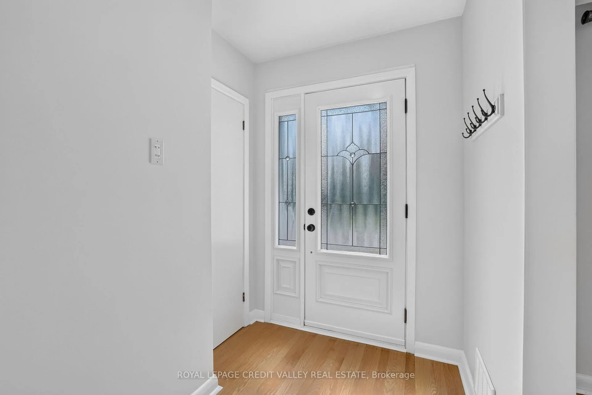 Photo 4 of 80 Cornwall Road, Brampton, Brampton East — HOMEH