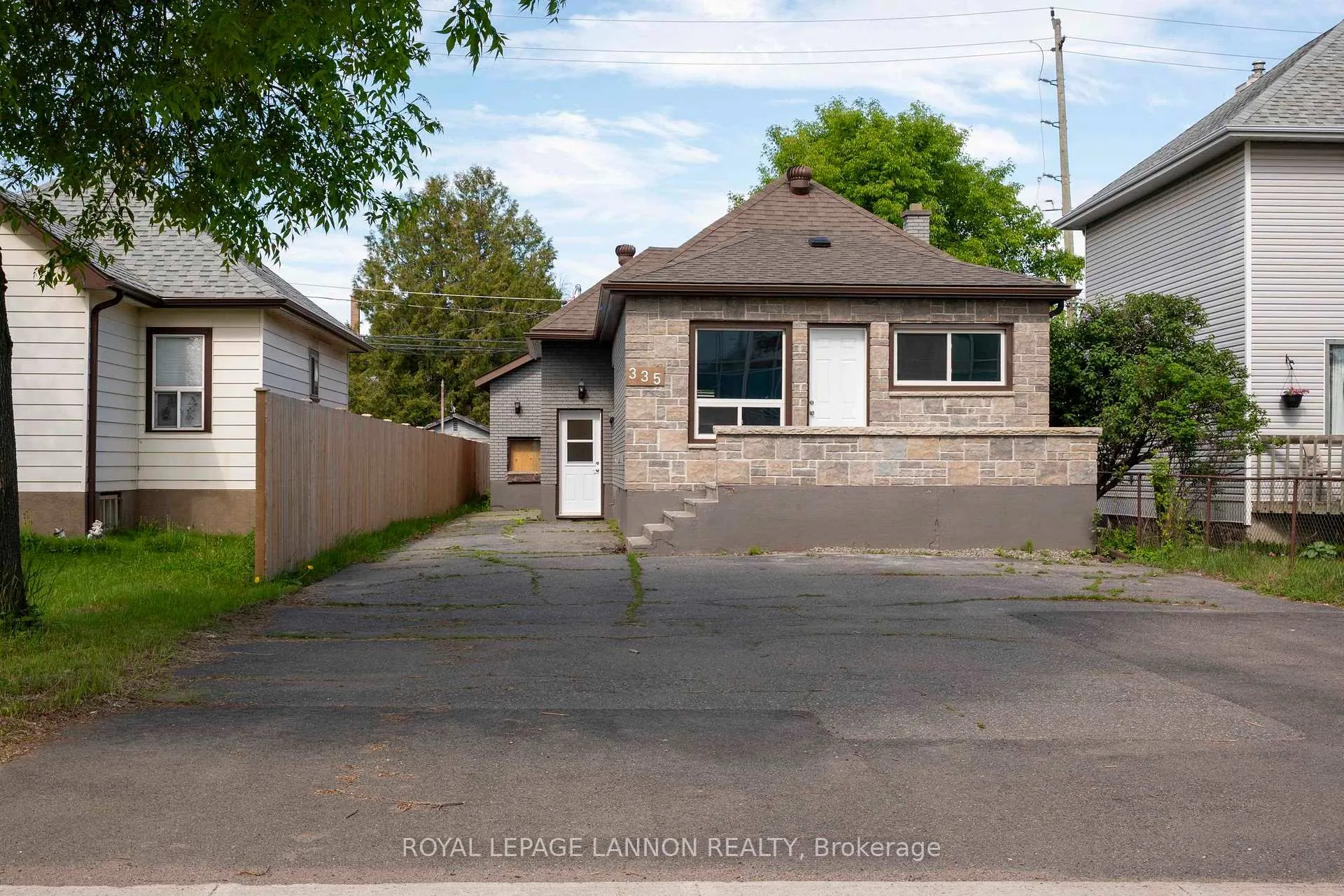 Photo 2 of 335 Vickers Street N, Thunder Bay, McKeller Park — HOMEH