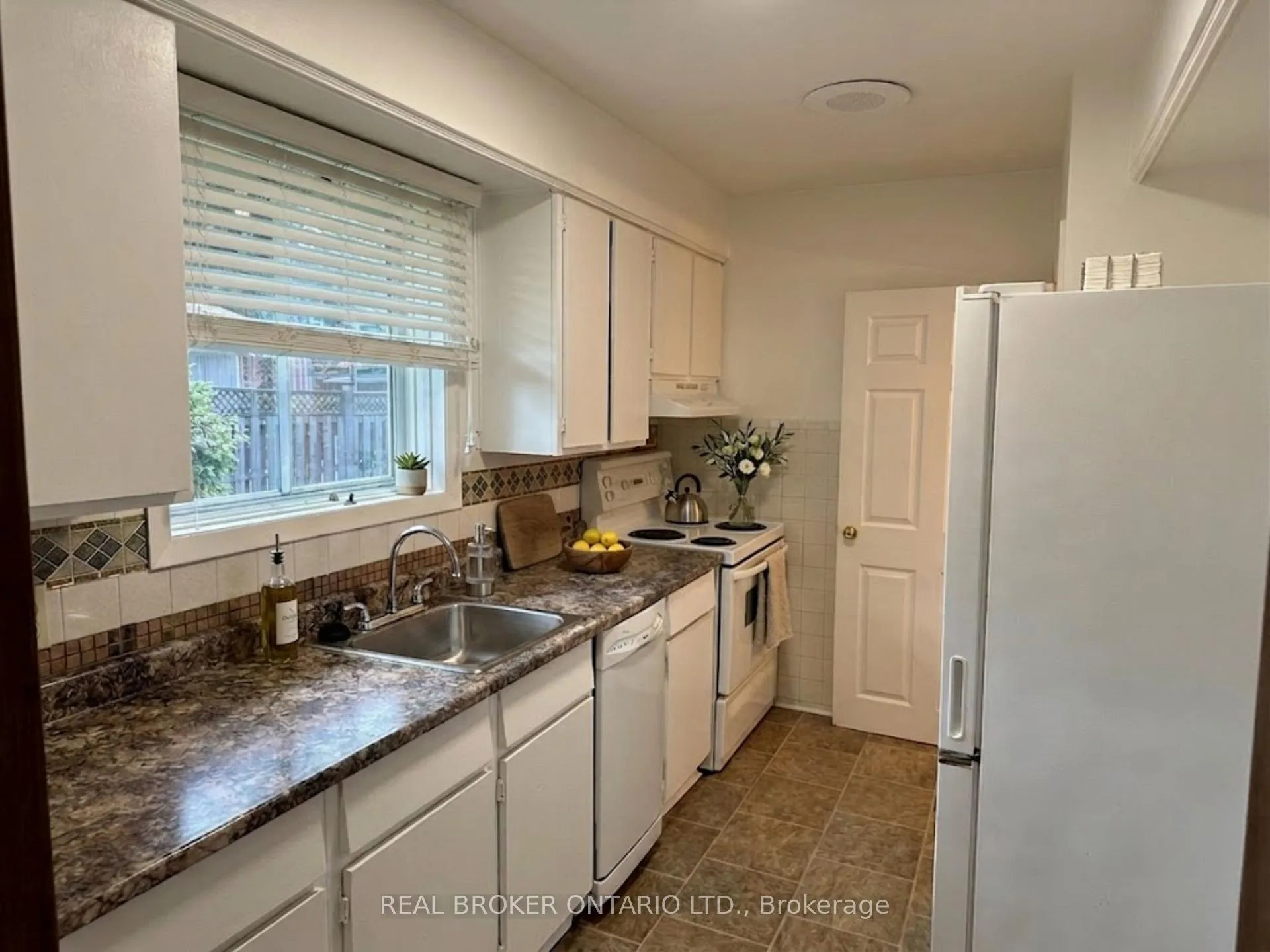 Photo 5 of 67 Lakeside Drive, Grimsby, Grimsby Beach — HOMEH