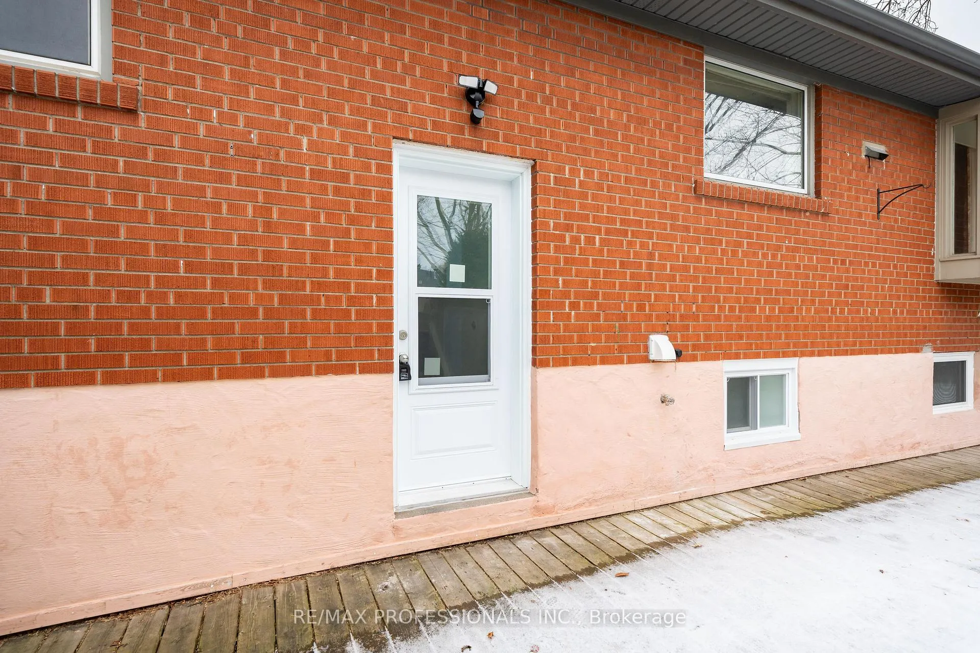 Photo 3 of 635 Peele Boulevard, Burlington, Brant — HOMEH