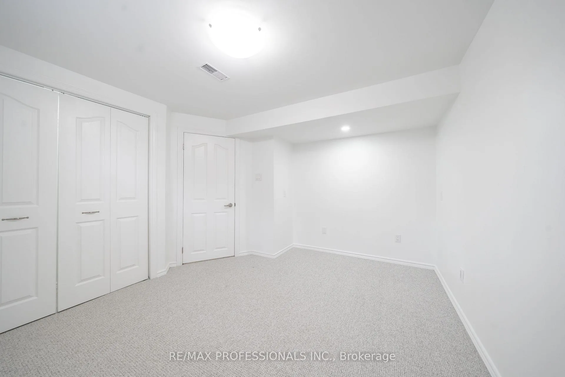 Photo 11 of 635 Peele Boulevard, Burlington, Brant — HOMEH