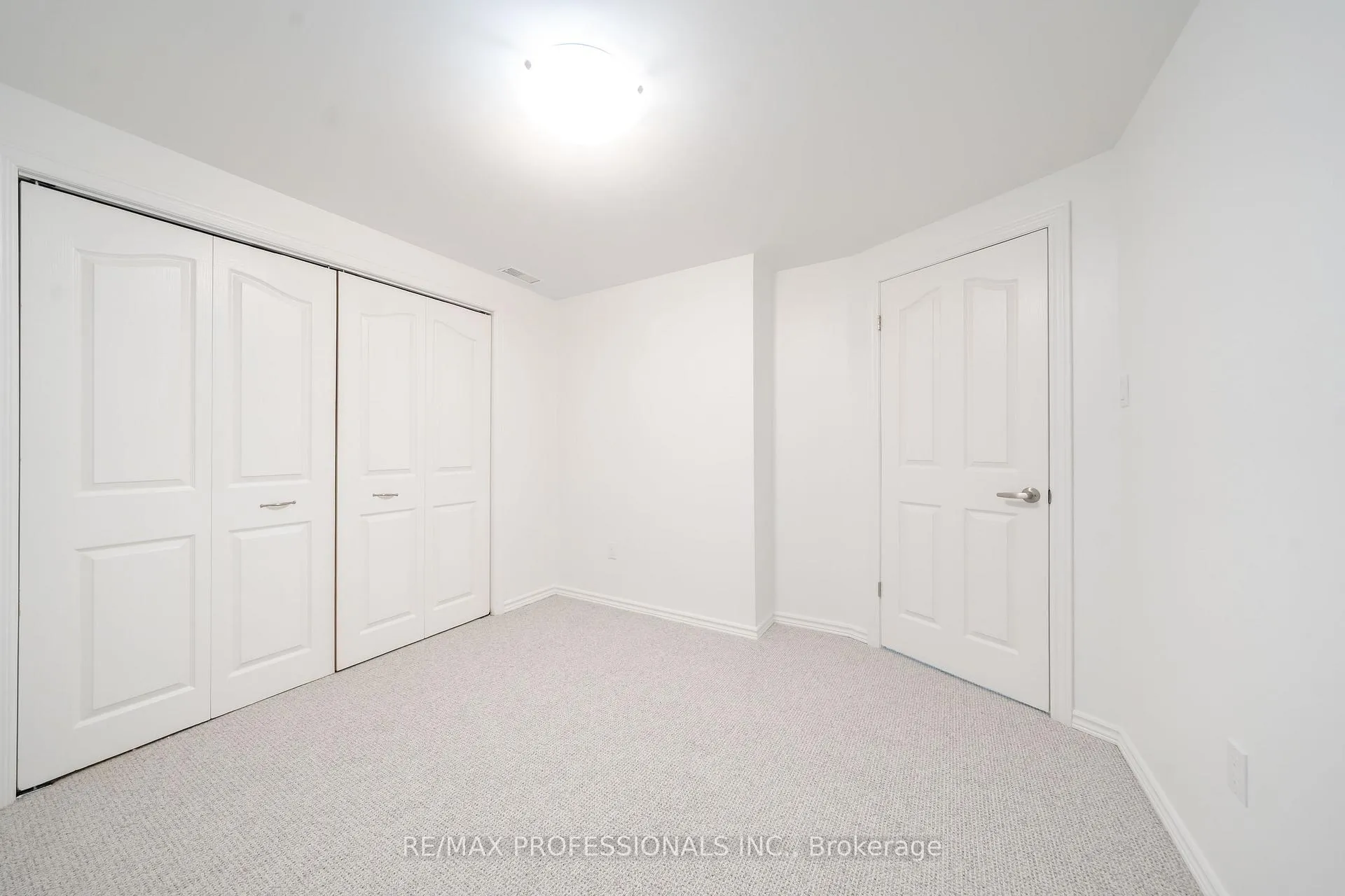 Photo 12 of 635 Peele Boulevard, Burlington, Brant — HOMEH