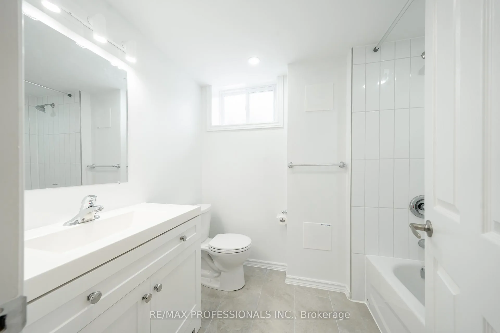 Photo 13 of 635 Peele Boulevard, Burlington, Brant — HOMEH
