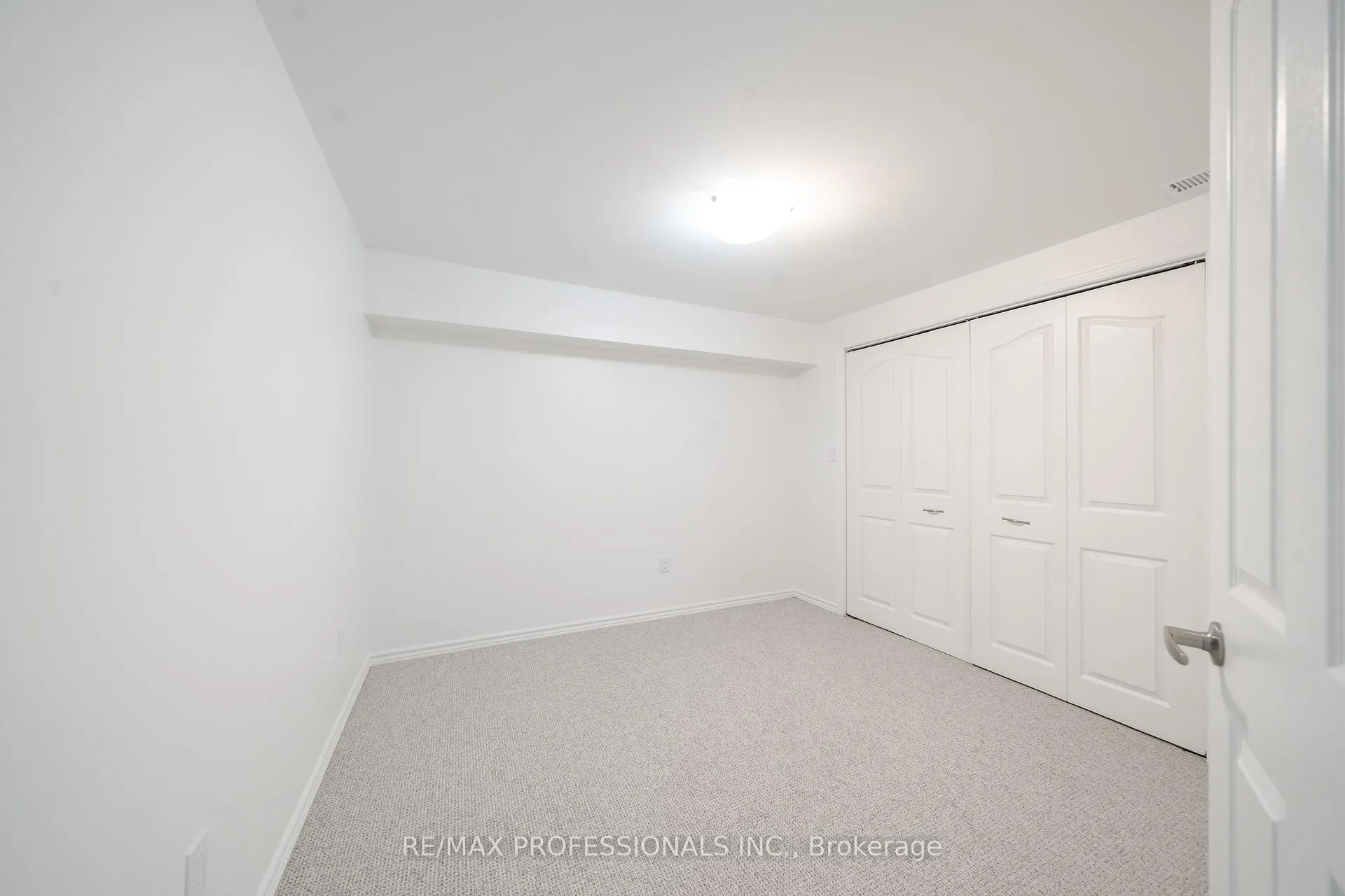 Photo 14 of 635 Peele Boulevard, Burlington, Brant — HOMEH