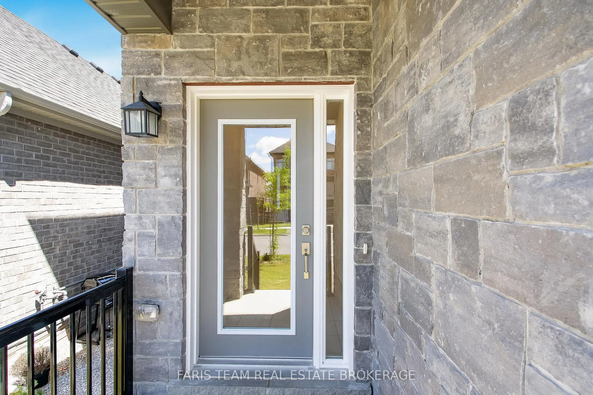 Photo 4 of 10 Barnyard Trail, Barrie, Rural Barrie Southeast — HOMEH