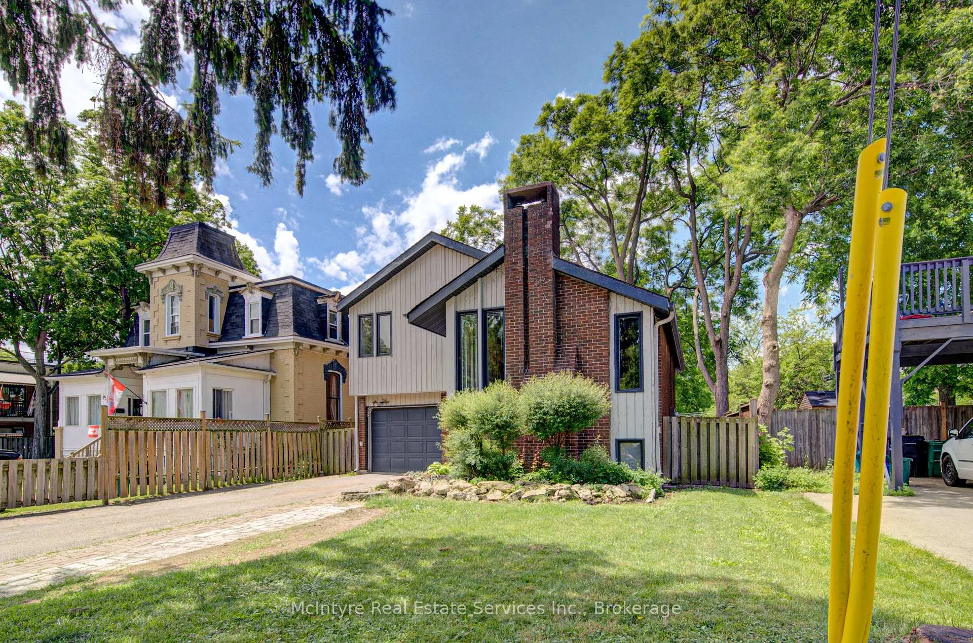 Photo 3 of 154 Grand Avenue S, Cambridge, St. Andrews Estates — HOMEH