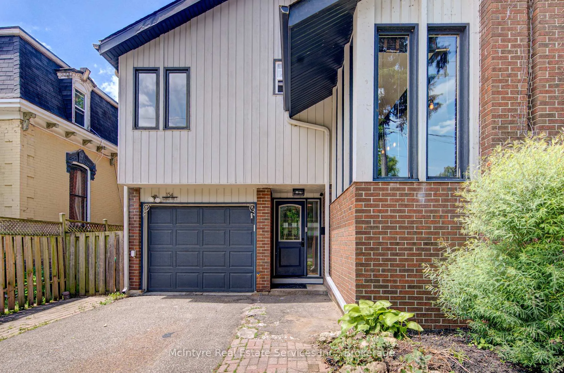 Photo 4 of 154 Grand Avenue S, Cambridge, St. Andrews Estates — HOMEH