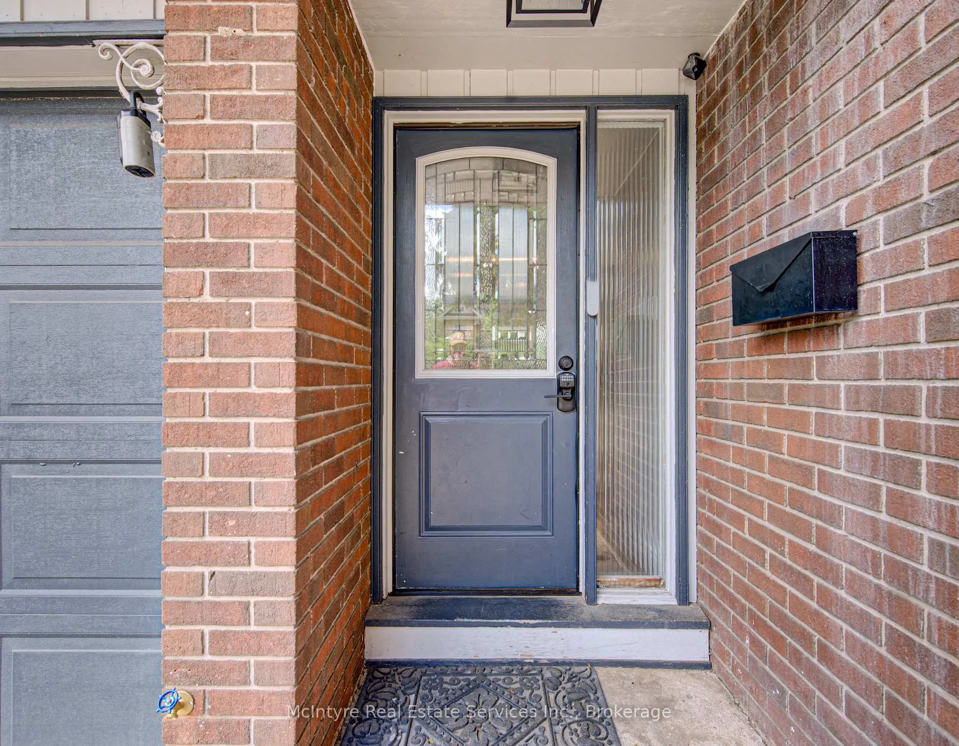 Photo 5 of 154 Grand Avenue S, Cambridge, St. Andrews Estates — HOMEH