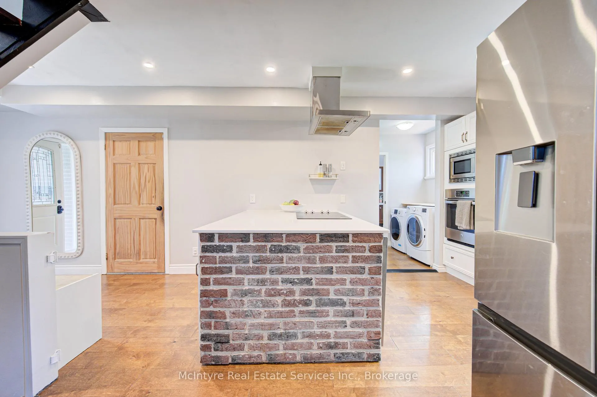 Photo 10 of 154 Grand Avenue S, Cambridge, St. Andrews Estates — HOMEH