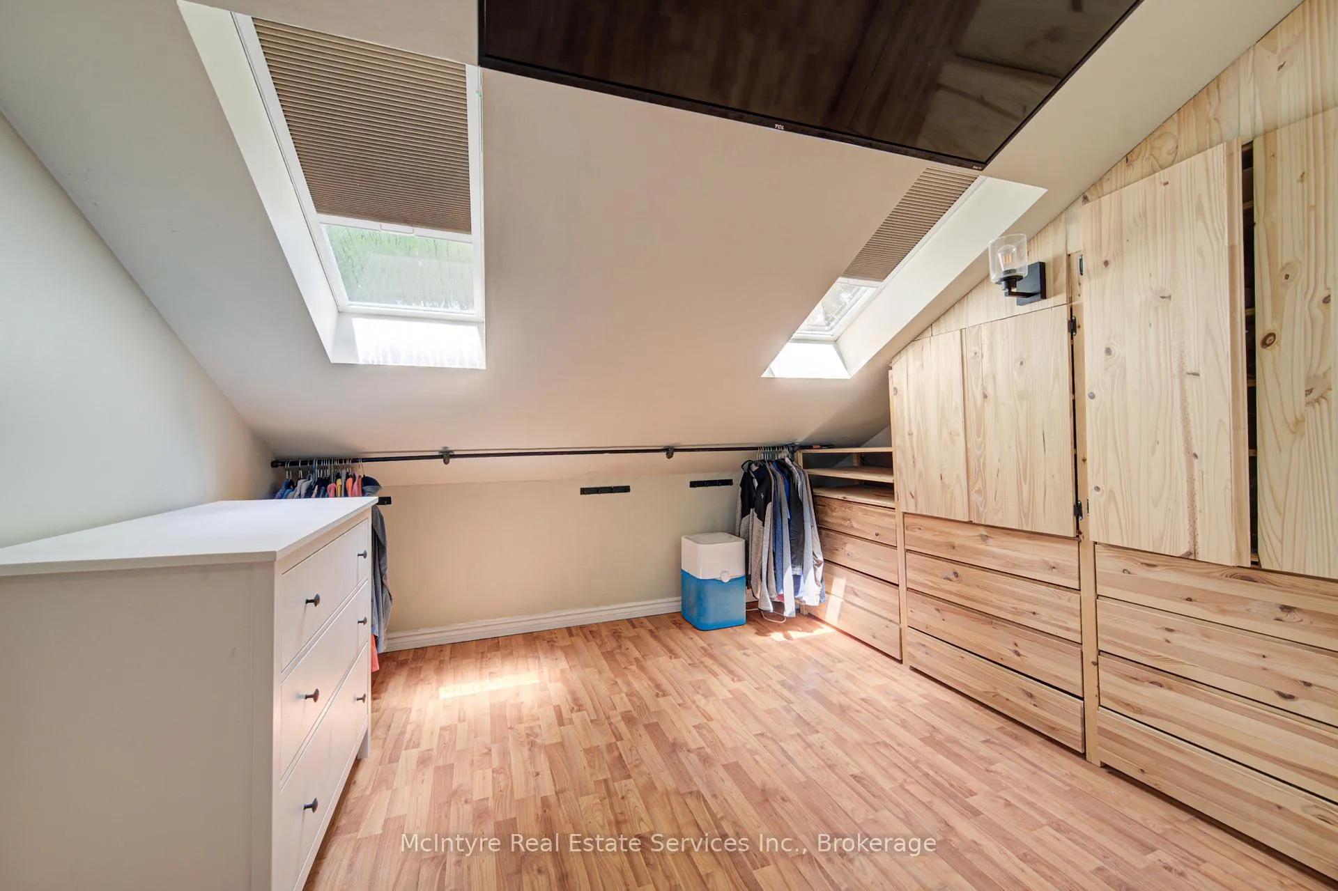 Photo 41 of 154 Grand Avenue S, Cambridge, St. Andrews Estates — HOMEH