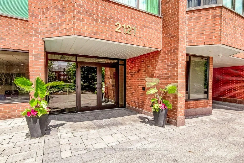 Photo 3 of Unit 301, 2121 Lakeshore Road, Burlington, Brant — HOMEH