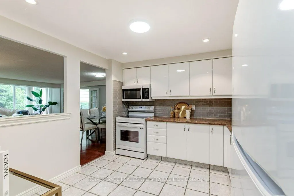 Photo 12 of Unit 301, 2121 Lakeshore Road, Burlington, Brant — HOMEH