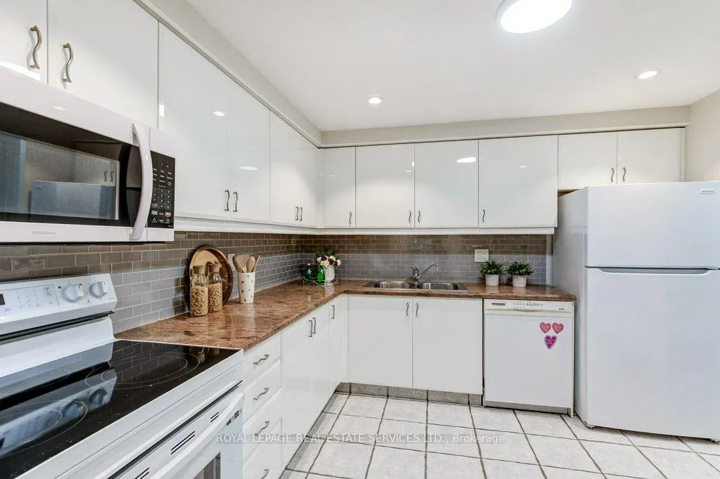 Photo 14 of Unit 301, 2121 Lakeshore Road, Burlington, Brant — HOMEH