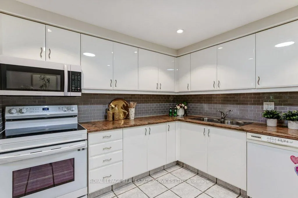 Photo 16 of Unit 301, 2121 Lakeshore Road, Burlington, Brant — HOMEH