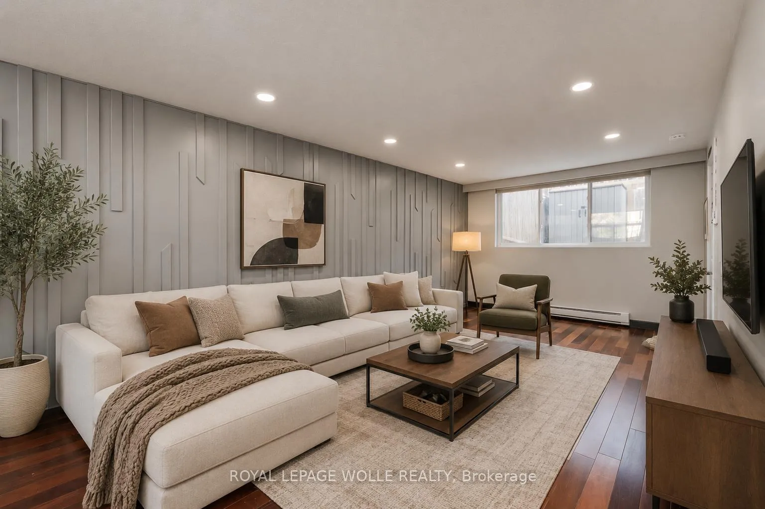 Photo 2 of 550 Parkview Crescent, Cambridge, Preston North — HOMEH