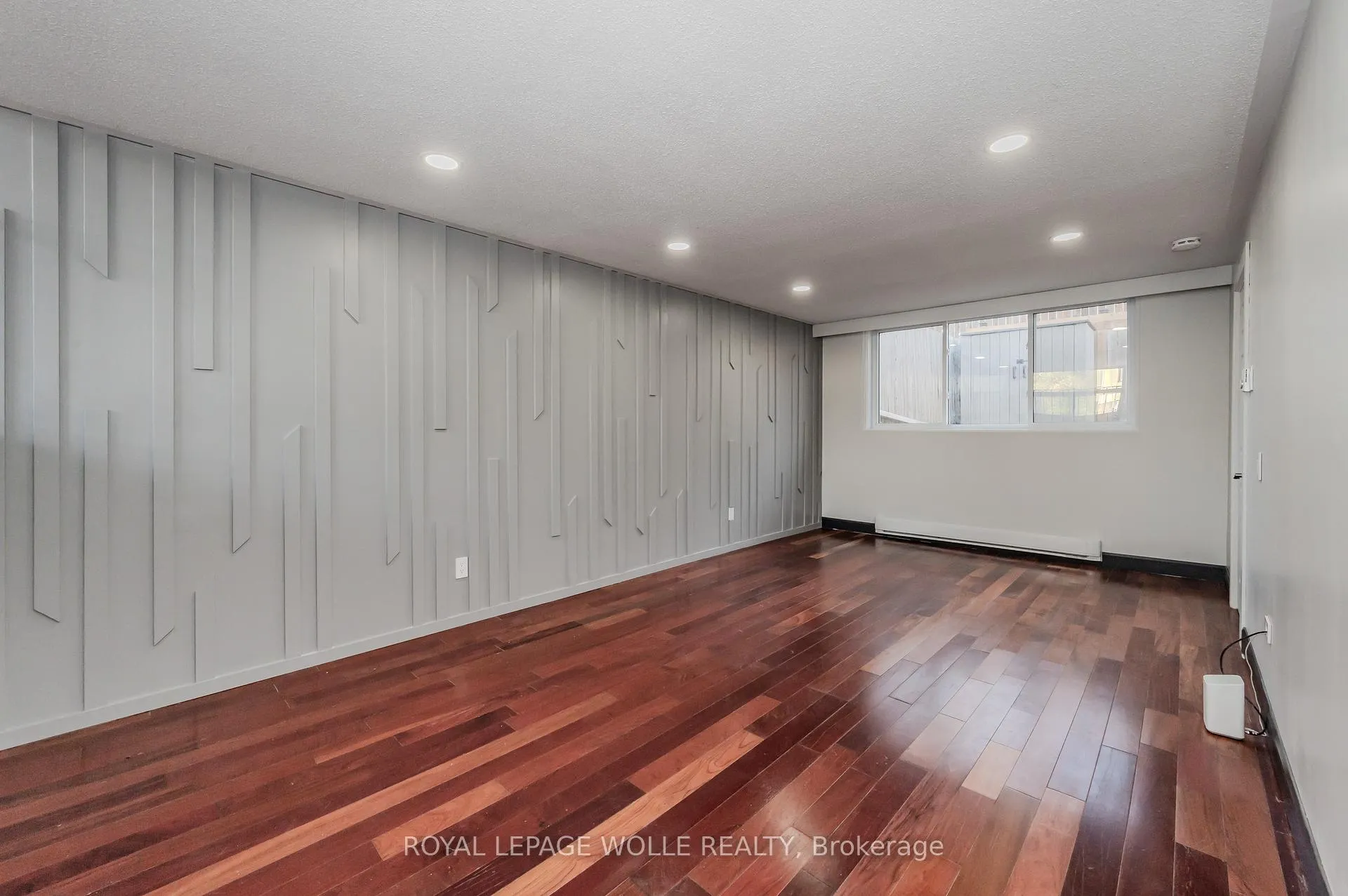Photo 3 of 550 Parkview Crescent, Cambridge, Preston North — HOMEH