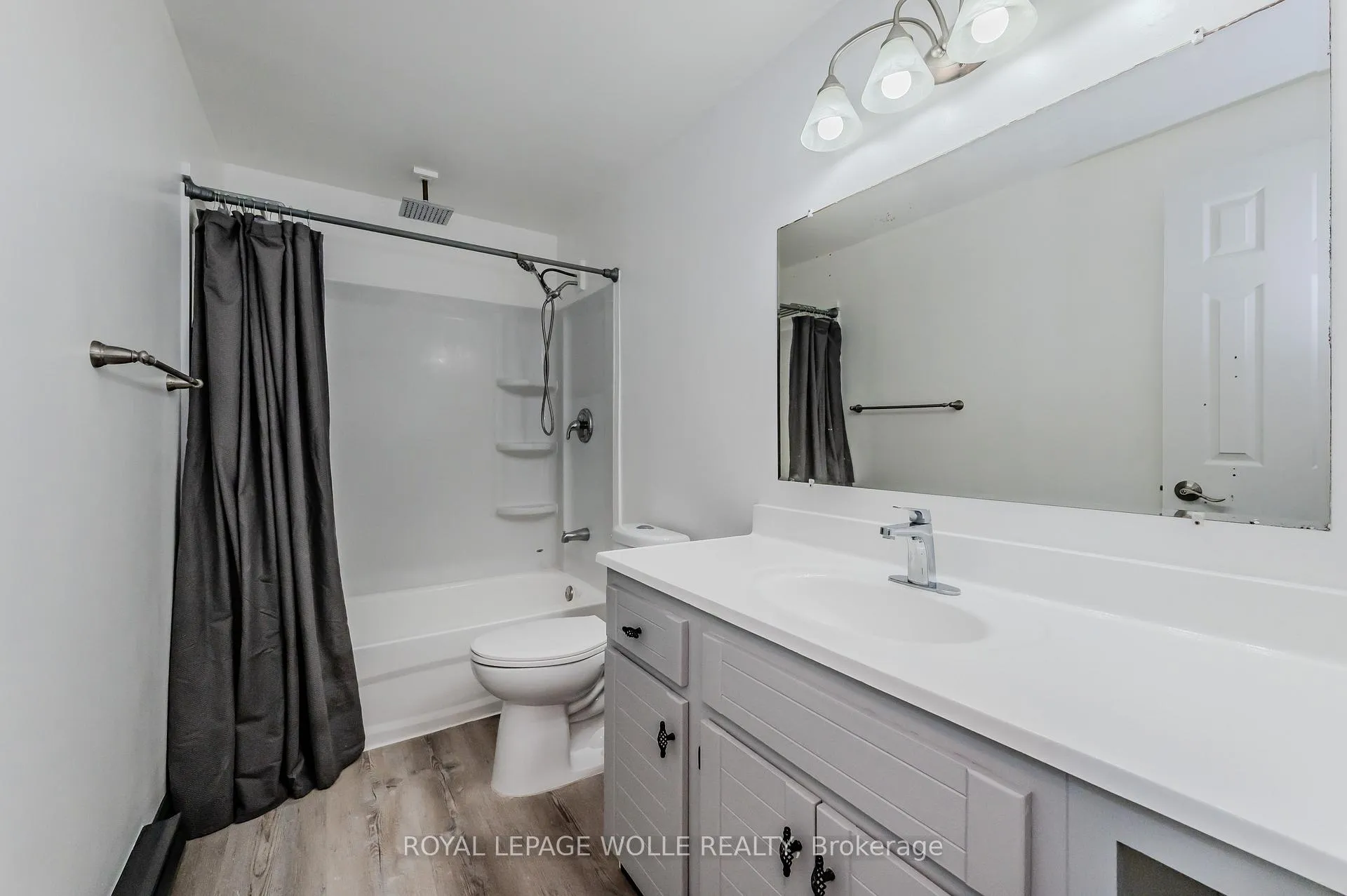 Photo 20 of 550 Parkview Crescent, Cambridge, Preston North — HOMEH