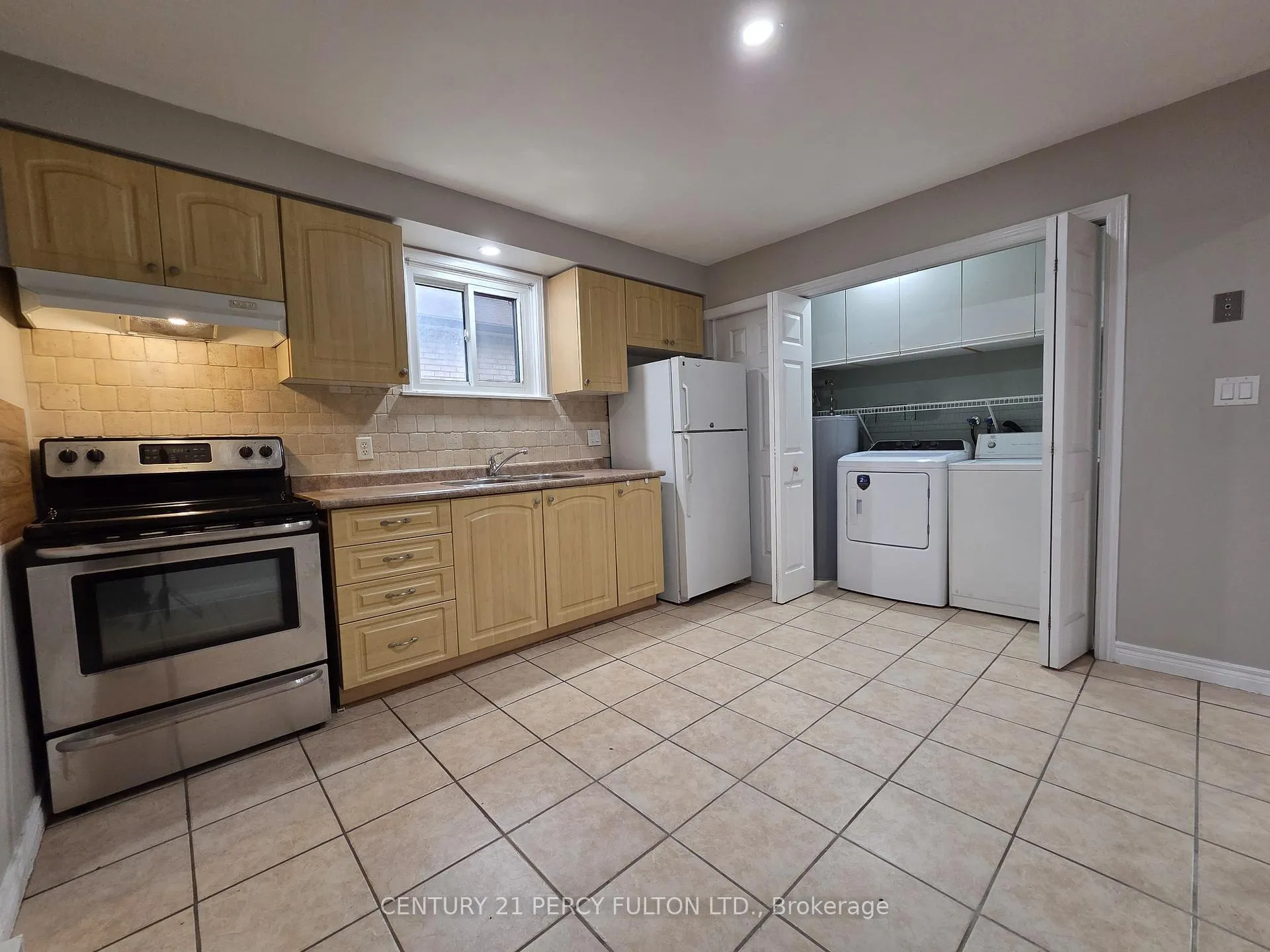 Photo 5 of 345 Buena Vista Avenue, Oshawa, McLaughlin — HOMEH