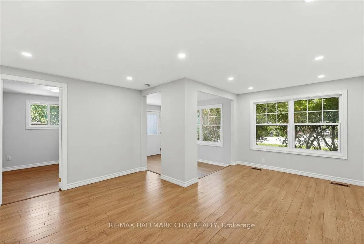Photo 7 of 2022 St. Johns Road, Innisfil, Alcona — HOMEH
