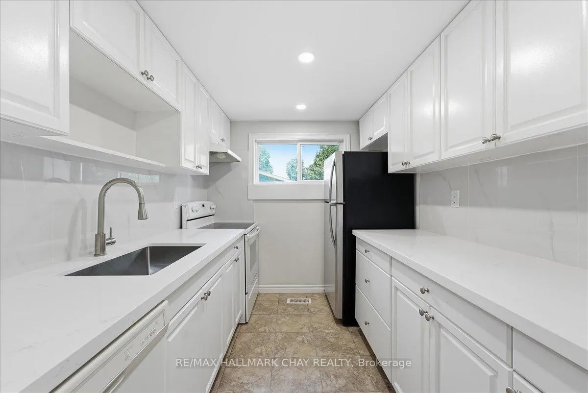 Photo 10 of 2022 St. Johns Road, Innisfil, Alcona — HOMEH