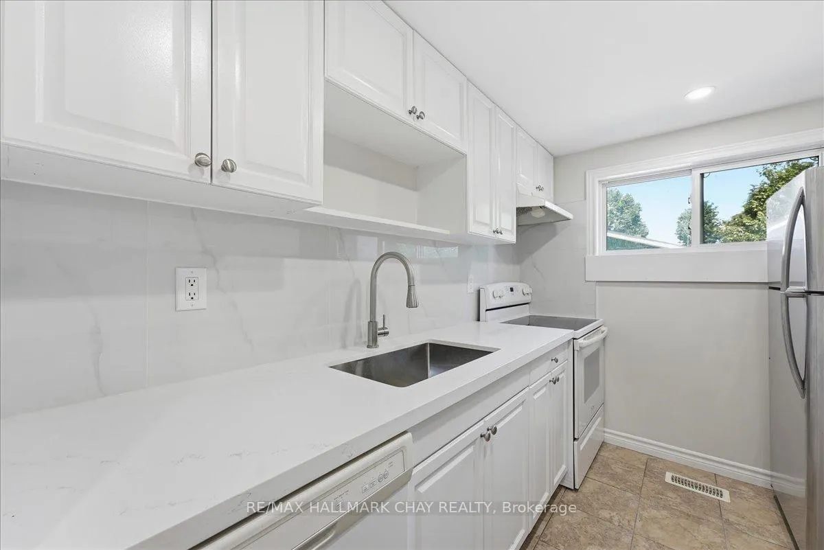 Photo 11 of 2022 St. Johns Road, Innisfil, Alcona — HOMEH