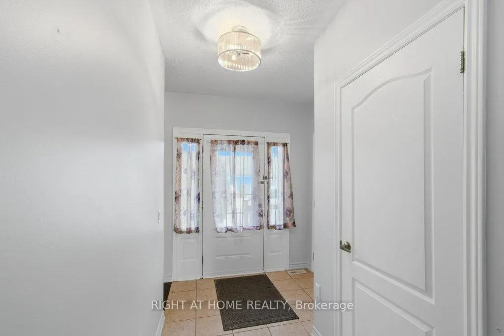 Photo 5 of 833 Leslie Street, Cobourg — HOMEH