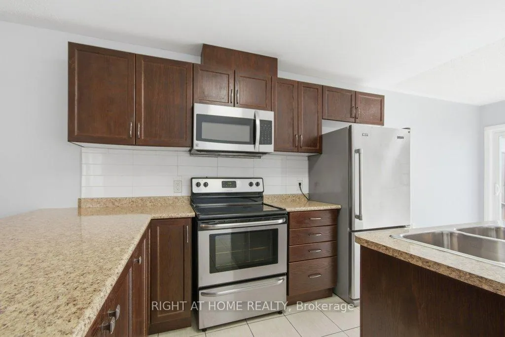 Photo 11 of 833 Leslie Street, Cobourg — HOMEH