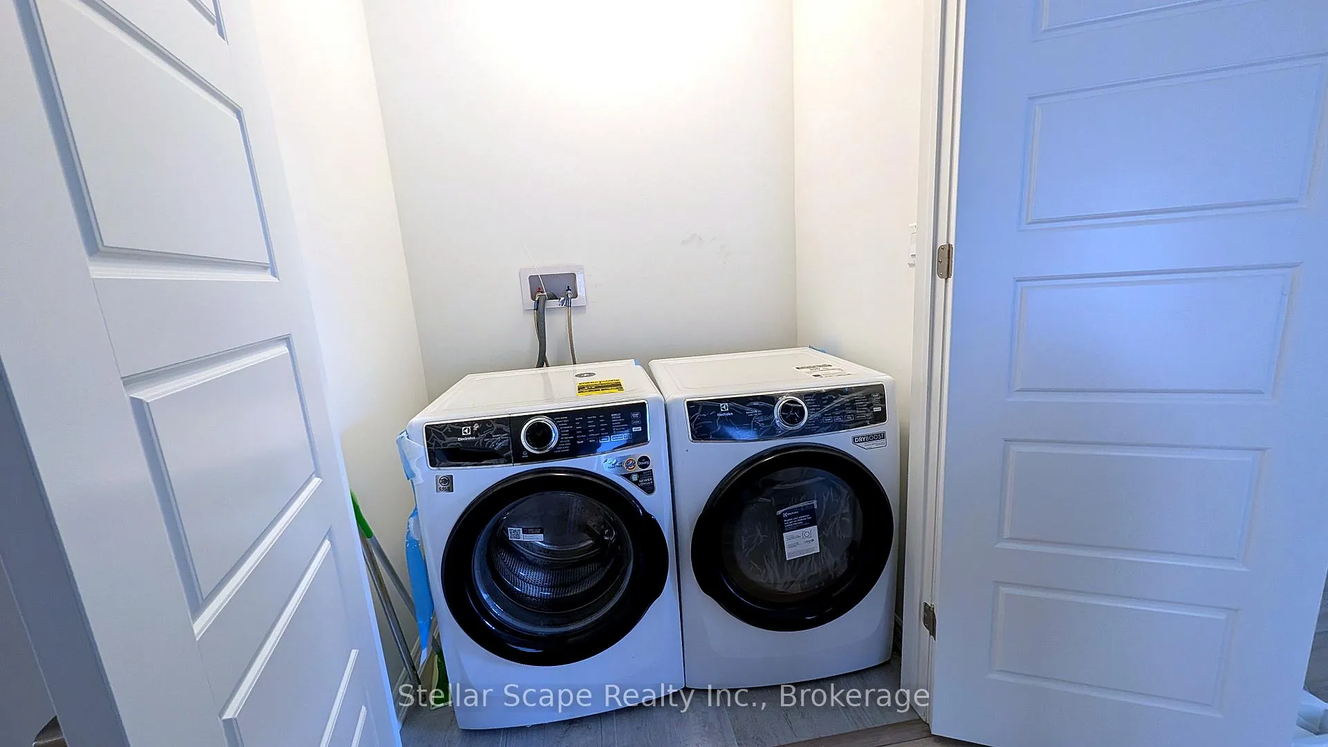 Photo 10 of 300 Starflower Place, Milton, Walker — HOMEH