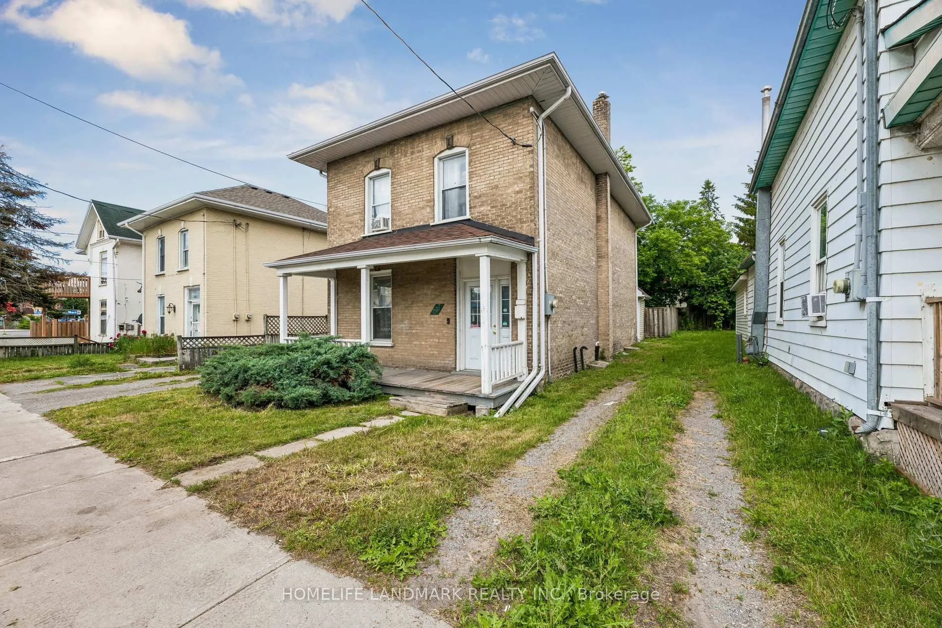 Photo 3 of 737 Water Street, Peterborough, Northcrest Ward 5 — HOMEH