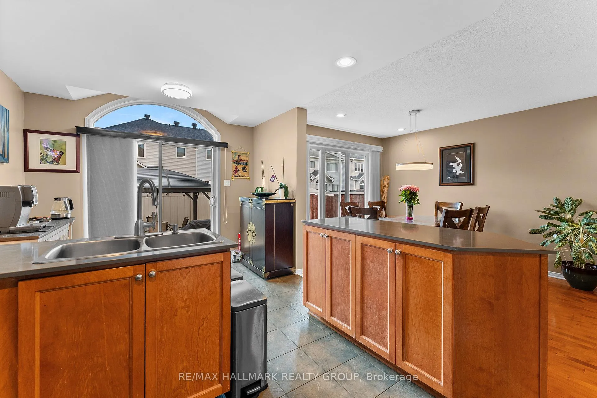 Photo 8 of 2250 Silverado Crescent, Ottawa, Avalon East — HOMEH