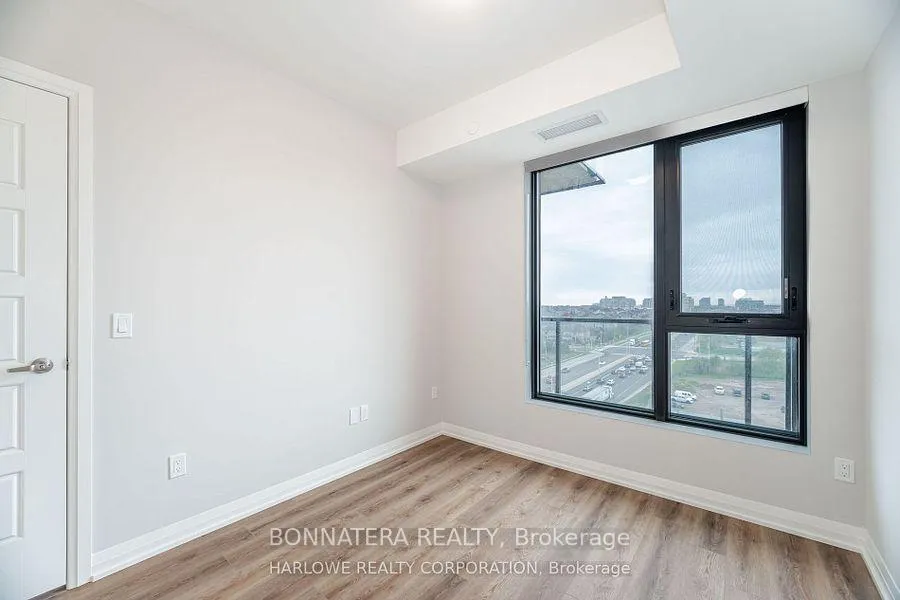 Photo 10 of Unit 907, 3006 William Cutmore Boulevard, Oakville, Joshua Meadows — HOMEH