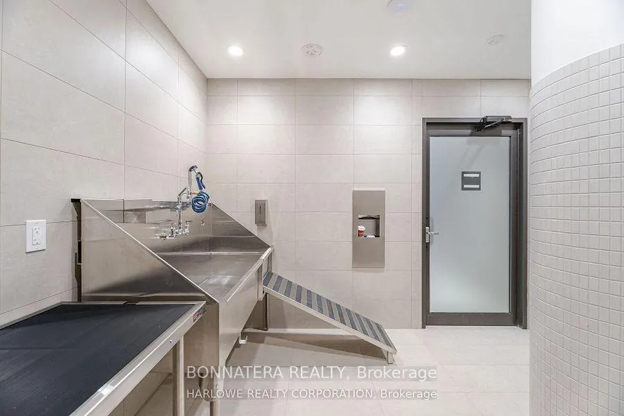 Photo 22 of Unit 907, 3006 William Cutmore Boulevard, Oakville, Joshua Meadows — HOMEH