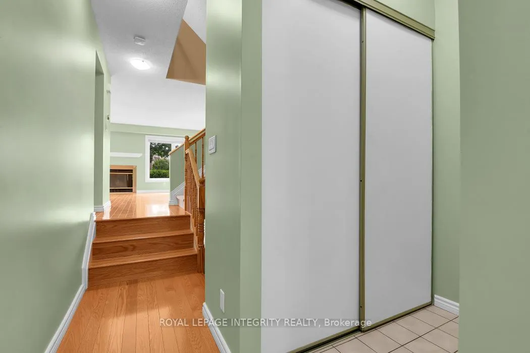 Photo 3 of 6176 Oak Meadows Drive, Ottawa, Chapel Hill — HOMEH
