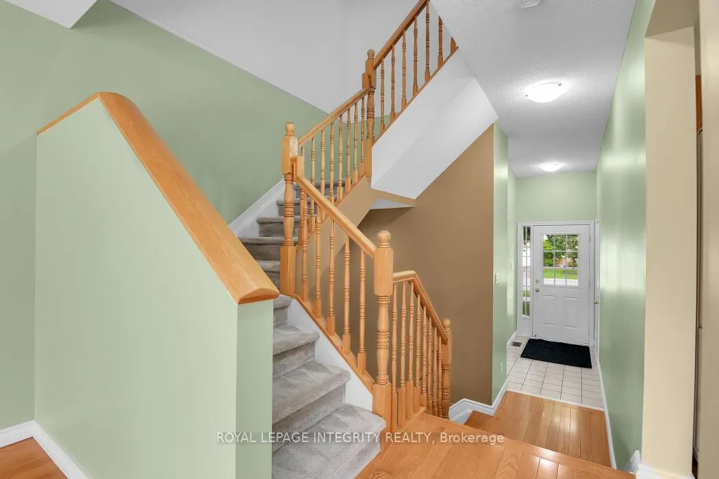 Photo 4 of 6176 Oak Meadows Drive, Ottawa, Chapel Hill — HOMEH