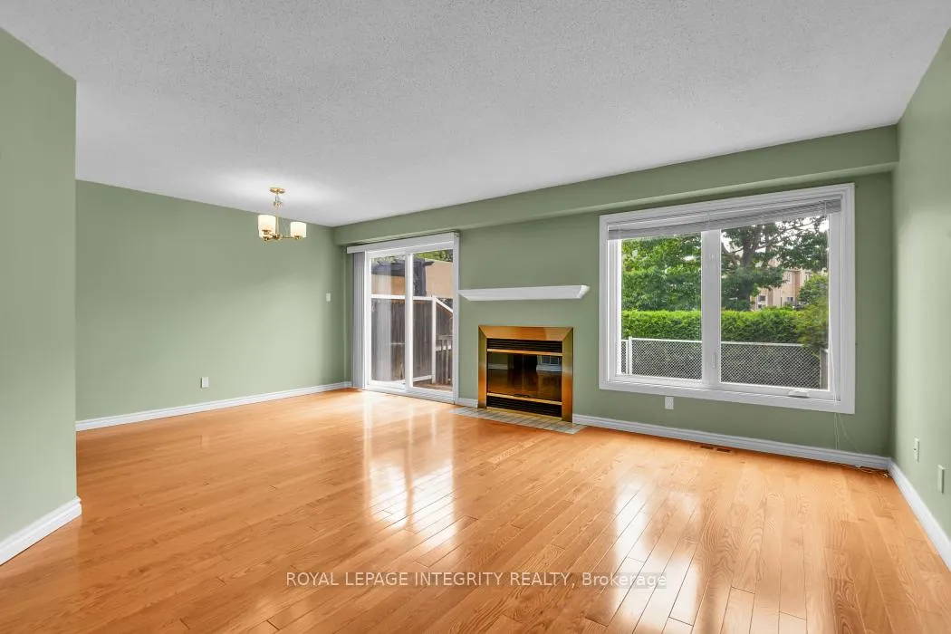 Photo 5 of 6176 Oak Meadows Drive, Ottawa, Chapel Hill — HOMEH