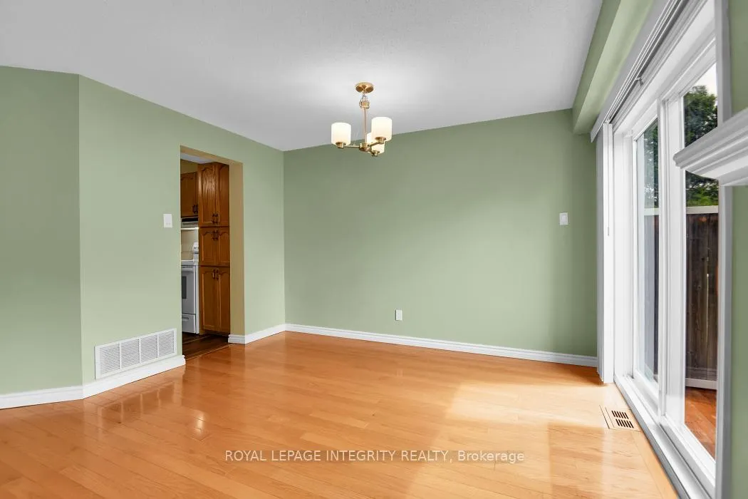 Photo 9 of 6176 Oak Meadows Drive, Ottawa, Chapel Hill — HOMEH