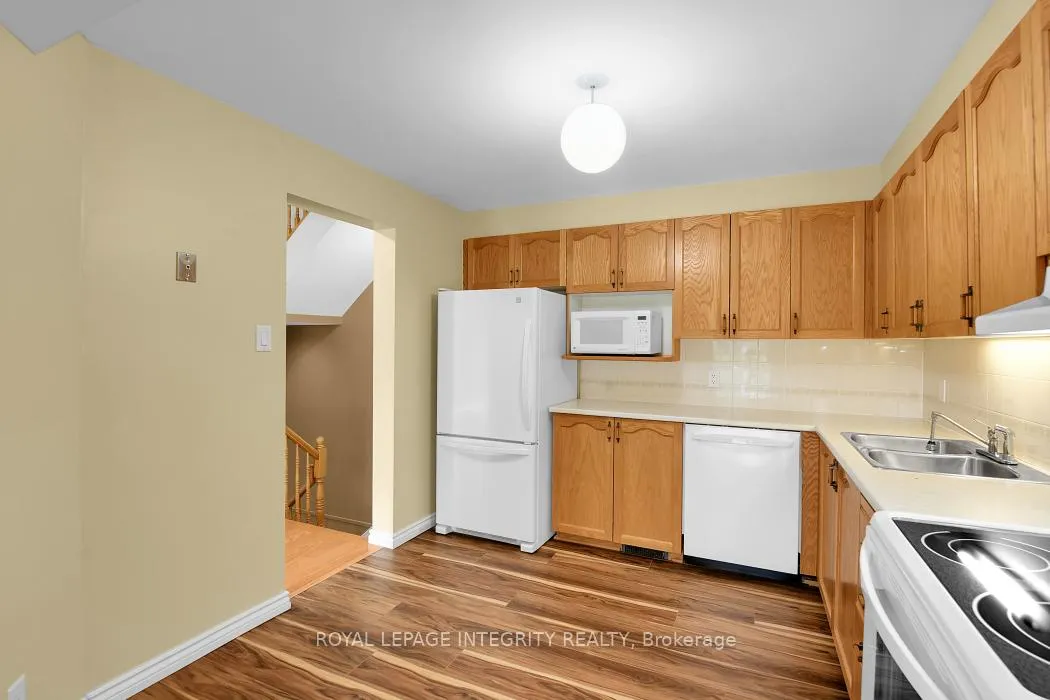 Photo 10 of 6176 Oak Meadows Drive, Ottawa, Chapel Hill — HOMEH
