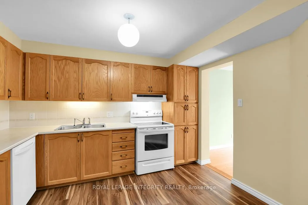 Photo 11 of 6176 Oak Meadows Drive, Ottawa, Chapel Hill — HOMEH