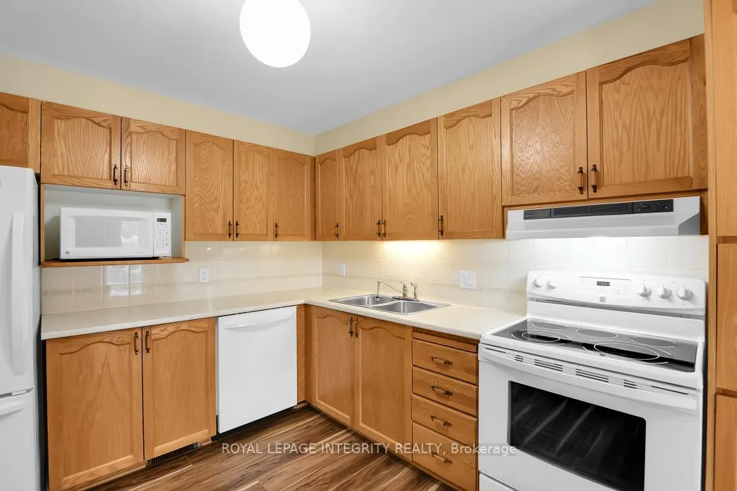 Photo 12 of 6176 Oak Meadows Drive, Ottawa, Chapel Hill — HOMEH