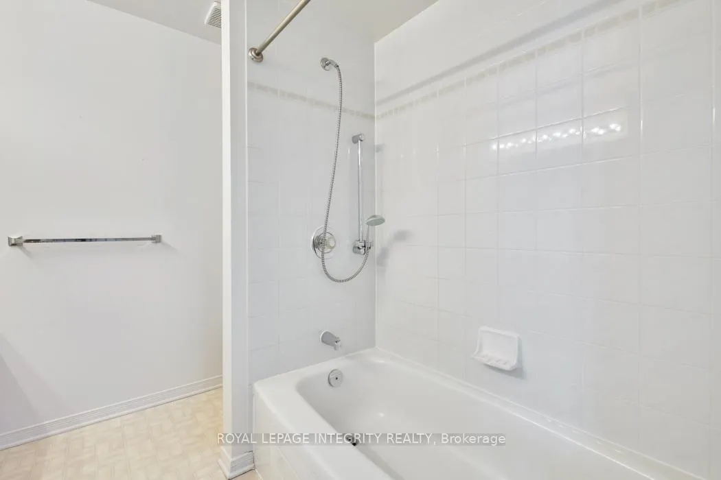 Photo 25 of 6176 Oak Meadows Drive, Ottawa, Chapel Hill — HOMEH